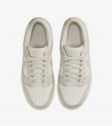 Women S Dunk Low Light Bone Release Date Nike SNKRS MY