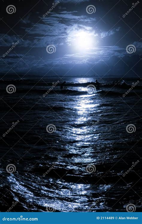 Moonrise over beach stock image. Image of ocean, rise - 2114489