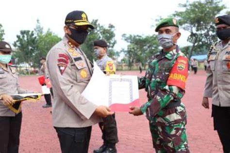 Bentuk Apresiasi Polri Kapolda Sumut Berikan Piagam Penghargaan Kepada