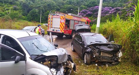 Quatro Pessoas Ficam Feridas Ap S Acidente Entre Dois Carros Em Brusque