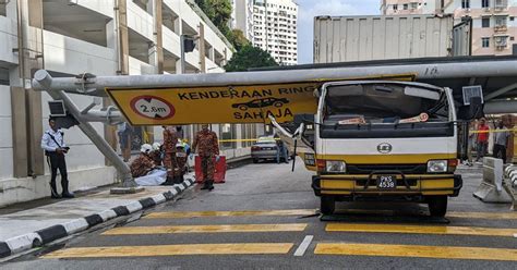 Pemandu Lori Maut Dihempap Papan Tanda METROTV Harian Metro