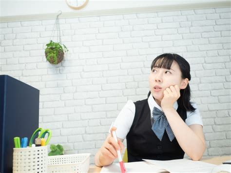 「散漫」の意味と使い方！「注意力散漫」とは？「緩慢」との違いも解説！｜語彙力com