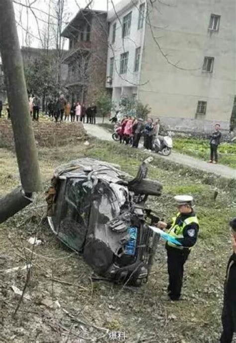 萍鄉湘東區一小車與摩托車相撞 每日頭條