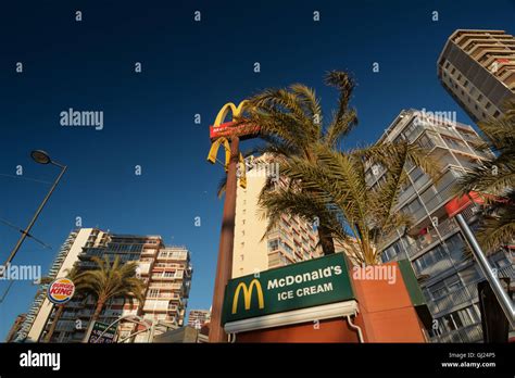 Espa A Benidorm Edificios De Gran Altura Con Mcdonald S Y Burger King