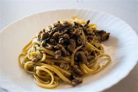 Linguine Con Funghi E Salsiccia Che Cosa Mangio Oggi