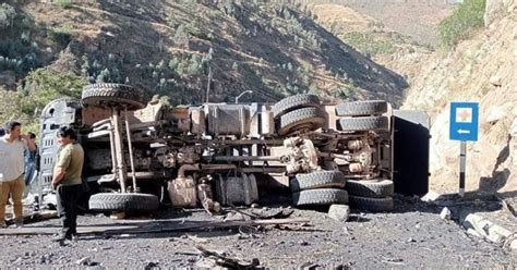 La Libertad Volcadura De Volquete Deja Un Herido De Gravedad Y