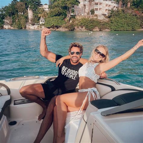 Gabriel Soto E Irina Baeva Se Dejan Ver Juntos Y Enamorados En Miami