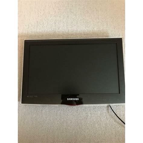 Samsung 19 inch black LED TV with wall mount and remote control | in ...