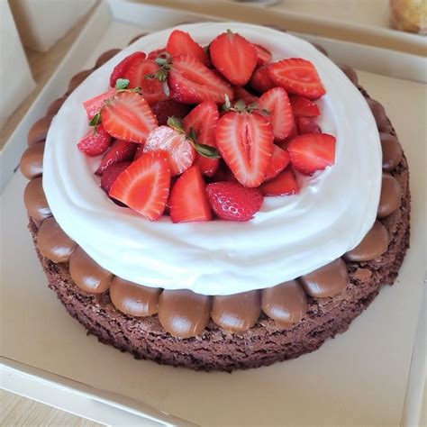 Torta Brownie Con Frutos Rojos Comprar En Piurabakery