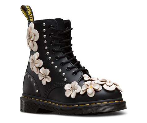 Dr Martens 1460 Pascal Flower En 2020 Chaussures Steampunk Bottes