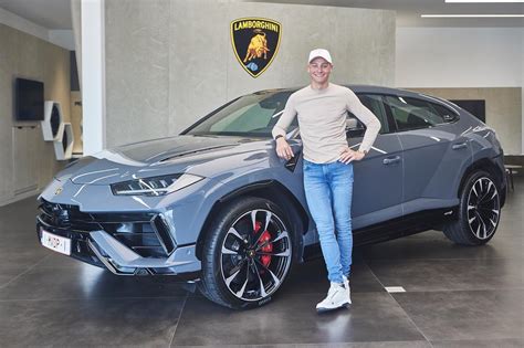 Mathieu Van Der Poel Ontvangt Gesponsorde Lamborghini Urus S Ik