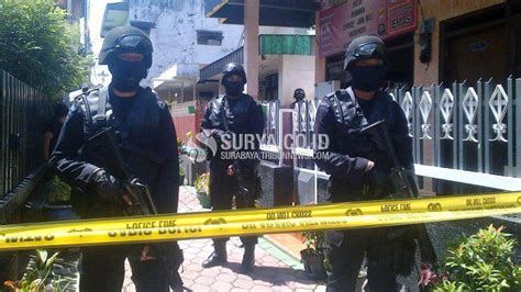 Densus 88 Geledah Rumah Terduga ISIS Di Kota Malang Surya Co Id