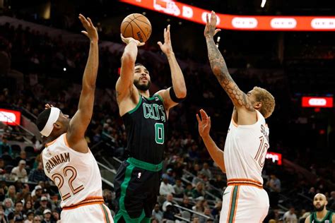 NBA Neemias Queta termina o ano minutos na vitória dos Celtics