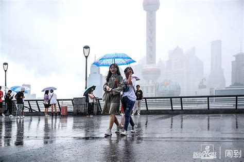 台风“灿都”来临前，魔都的天空是风云变幻，大风裹挟疾雨而至 晨镜头 周到上海