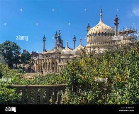 Brighton Pavilion Gardens Stock Photo Alamy