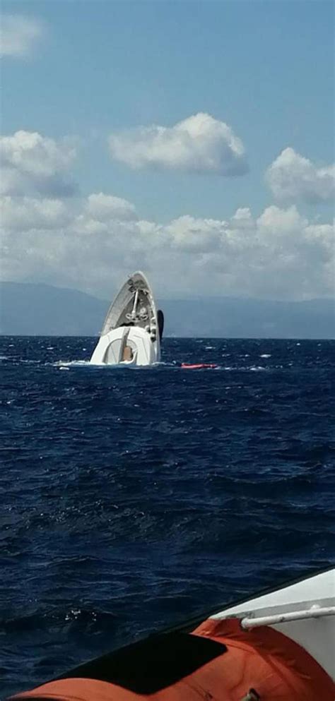 Yacht Di Metri Affonda Al Largo Di Catanzaro Marina Tutti In Salvo