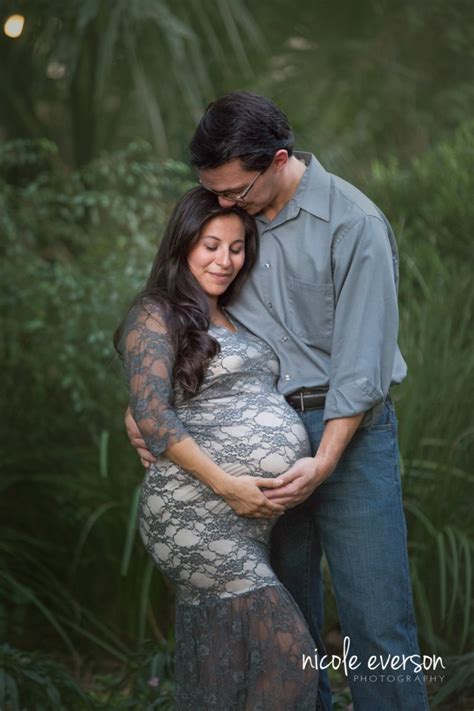 Maternity Poses To Create A Diverse Photo Gallery