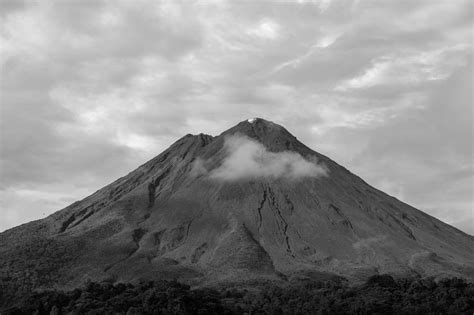 Kisah Suara Gamelan Dan Sinden Mistis Di ‘pasar Memedi Gunung Merapi