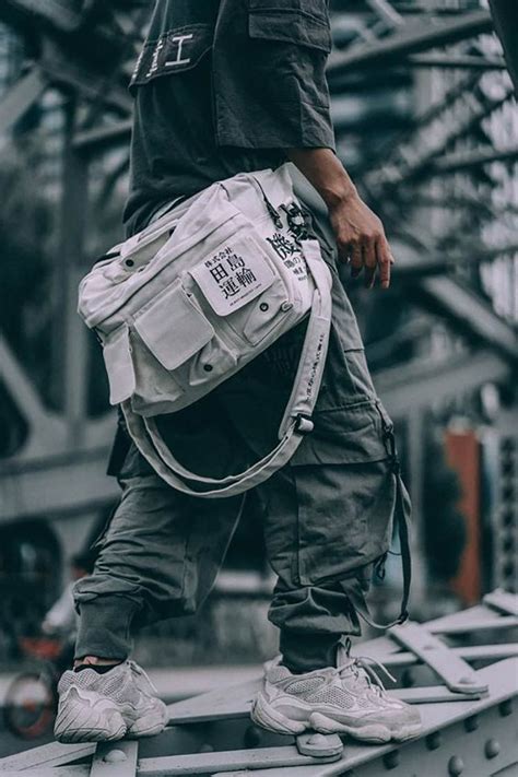 Techwear Tudo Sobre Esse Estilo Cyberpunk Moda Para Homens Em 2024