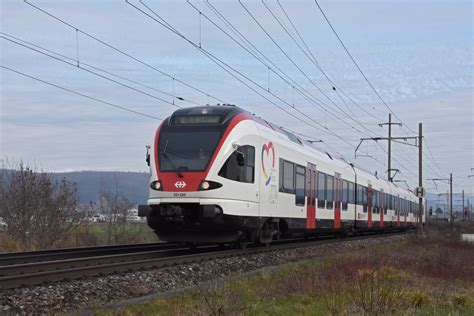 Rabe Auf Der S F Hrt Am Richtung Haltestelle