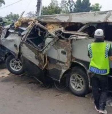 4 Santri Asal Tangerang Tewas Dalam Kecelakaan Minibus Di Puncak