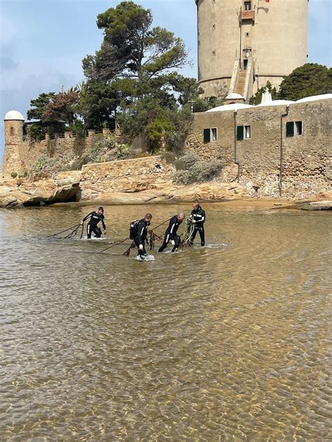 La Guardia Costiera Rimuove Gli Ormeggi Dal Porticciolo Del Campese