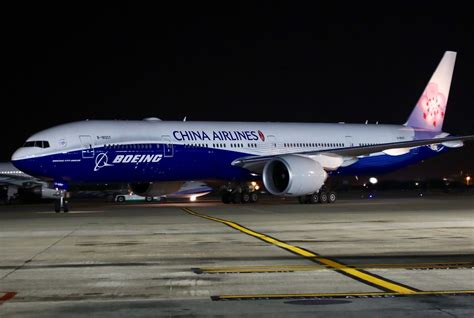 China Airlines B777 300er B 18007 In Special Boeing Colour Flickr