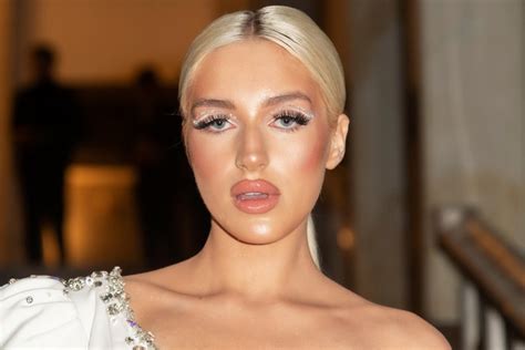 Modelka Caroline Derpienski Kupi A I Wymy Li A Sobie Karier Burza W