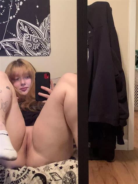 Face Looks Weird Just Focus On The Pussy Lol Nudes Collegeamateurs Nude Pics Org