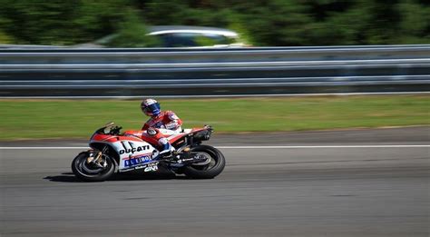 Andrea Dovizioso Chi è Biografia Successi E Vita Privata Coni Trapani