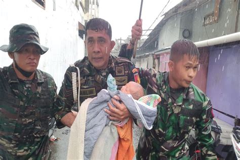 Bantu Tangani Banjir Dan Tanah Longsor Di Manado Tni Ad Kerahkan