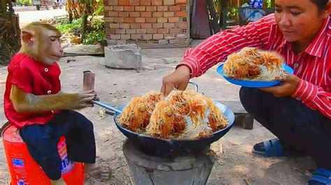 Sokyaa Help Mom Cooking Noodle Pork And Eating Delicious At Home Youtube