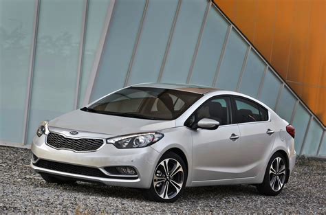 KIA Cerato Sedán SX 2 0 4P AT 2017 Conduciendo