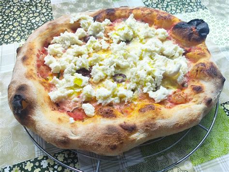 La Pizza Tonda Napoletana Contemporanea Canotto Con Biga Baking