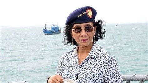 Intip Penampilan Susi Pudjiastuti Saat Jadi Model Di Atas Kapal