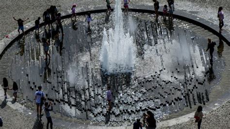 Ecologistas Ti En De Negro La Fontana Di Trevi Im Genes Uno Tv