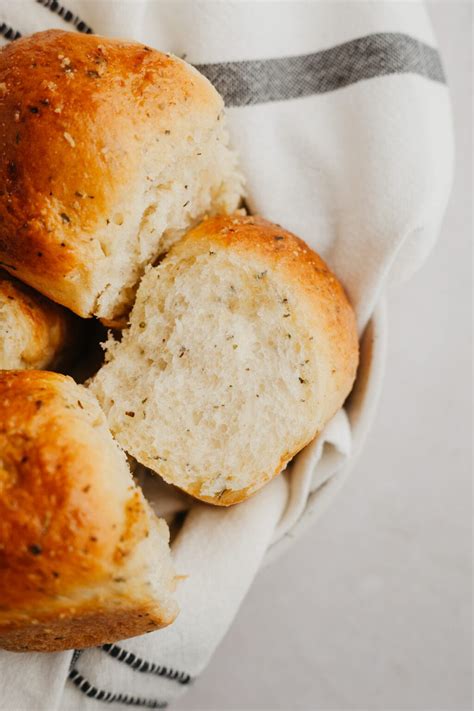Soft And Fluffy Garlic Dinner Rolls Alpine Ella