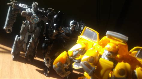 Bumblebee vs Soundwave and Barricade by ranceprime on DeviantArt