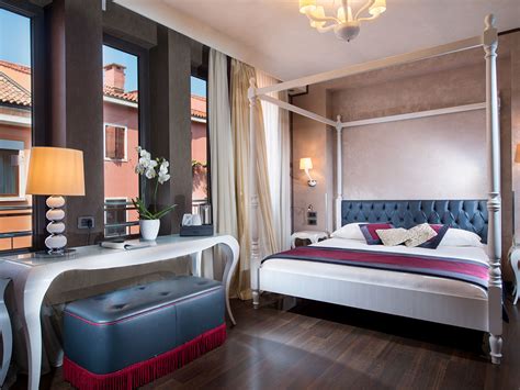 Choose your Room at the Carnival Palace, an elegant Hotel in the Centre of Venice