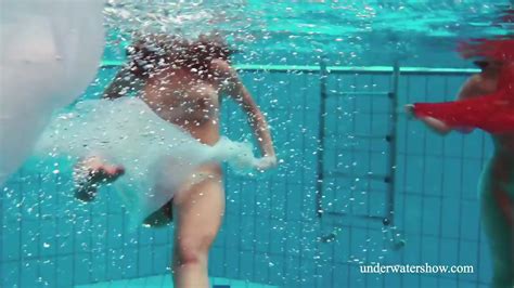 Two Hotties Naked In The Pool