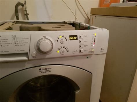 Réparer machine à laver code erreur door Lave linge Hotpoint Ariston