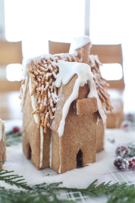 Gingerbread House Centerpiece Tablerunner The Farm Chicks