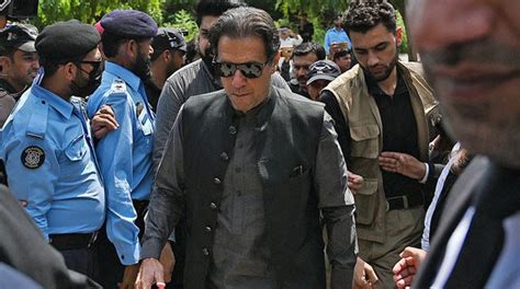 ناقابل ضمانت وارنٹ اسلام آباد پولیس کی ٹیم عمران خان کو گرفتار کرنے