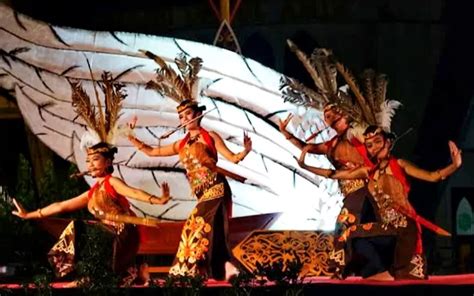 Tari Mandau Kesenian Suku Dayak Kalimantan Yang Memukau Vakansi Info