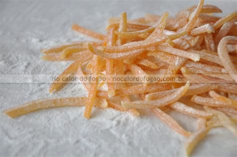 Casquinhas De Laranja Cristalizadas No Calor Do Fog O