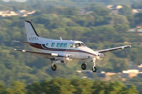 Beech Queen Air N132ba Approaching Landing On Runway 30l Flickr