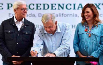 Presidente Firma Acuerdo Para Regularizar Autos Chocolate Noticias De