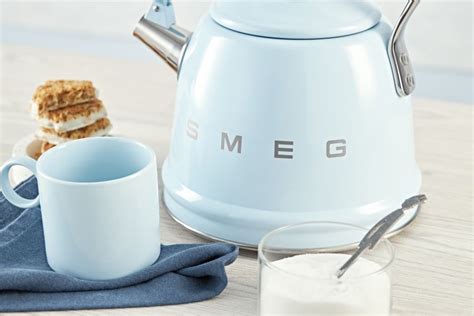 SMEG S New Whistling Tea Kettle Is So Retro Chic