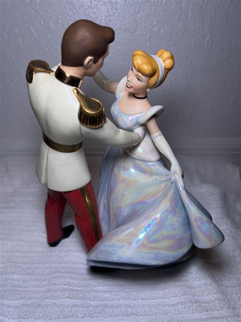 Disney Wdcc Cinderella And Prince Charming “so This Is Love” Figurine