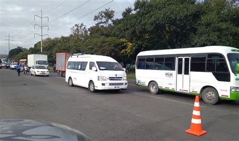 Carril Escolar En La Autopista Norte En Bogotá Entre Calles 167 Y 235